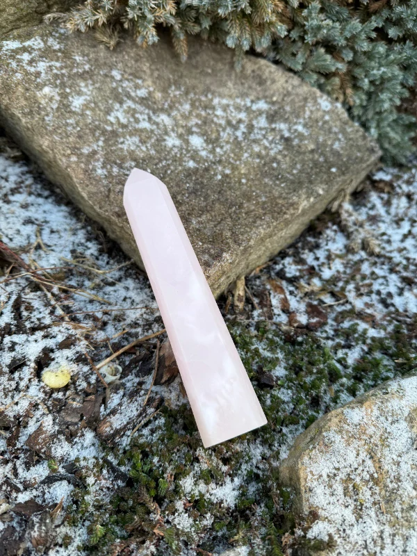 KALCIT růžový MAXI OBELISK konkrétní kus